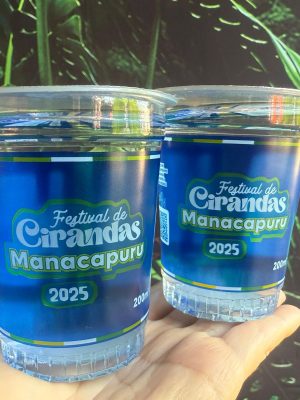 O Governo do Amazonas, por meio da Companhia de Saneamento do Amazonas (Cosama), realizou nesta sexta-feira (22/08), em Manacapuru (a 68 quilômetros de Manaus), a entrega oficial dos copos envasados as Agremiações Folclóricas das Cirandas Flor Matizada, Guerreiros Mura e Tradicional, conforme anunciado pelo governador Wilson Lima através de um Termo de Parceria para a doação de 50 mil copos de água.