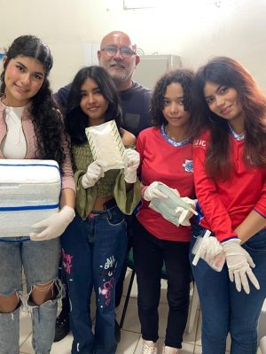 A Escola Estadual José Mota, em Manacapuru, garantiu vaga na final da 12ª edição do programa global Solve for Tomorrow com o projeto “Arapaima Ativo”. A iniciativa concorre ao prêmio na categoria Júri Popular, cuja votação está aberta até 28 de novembro no site oficial do programa. O voto pode ser registrado no endereço disponibilizado pela organização: https://solvefortomorrowbrasil.com.br/#votacaojuripopular/.